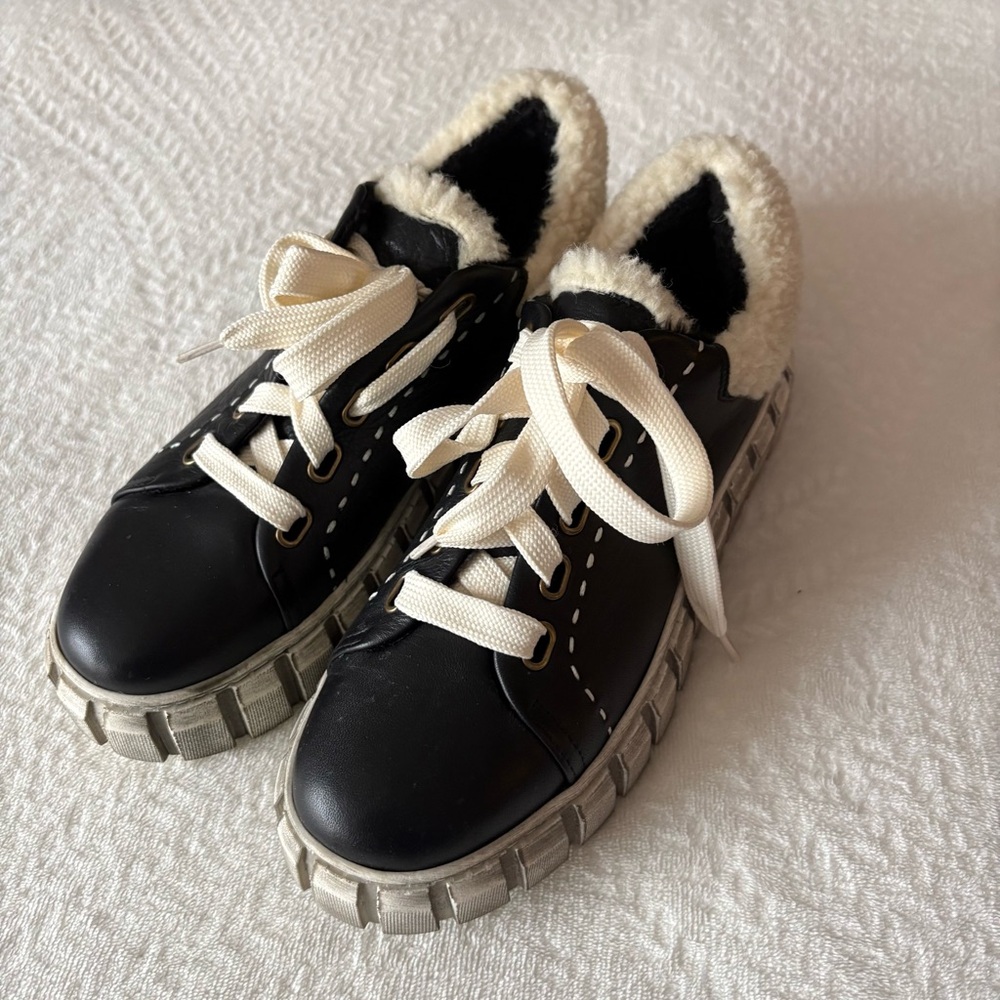 Gelato Tsubo Womens Black Sneaker Size 40 | 9 Leather Comfy Lined Shoes